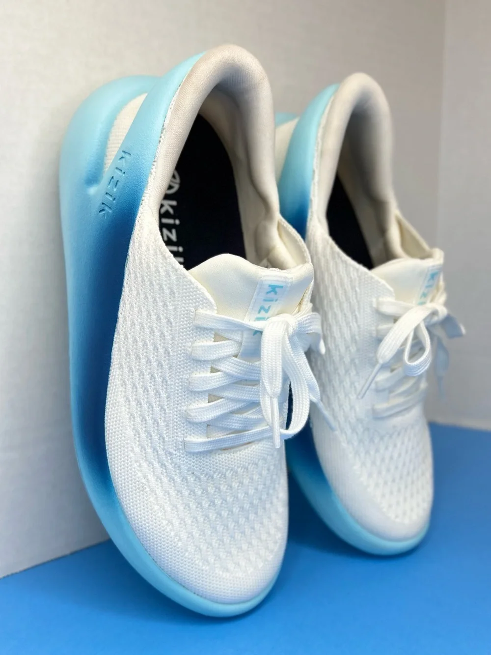 Kizik Roamer Womens Hands Free Sneakers White/Glacier Sz 6.5M XLNT Condition